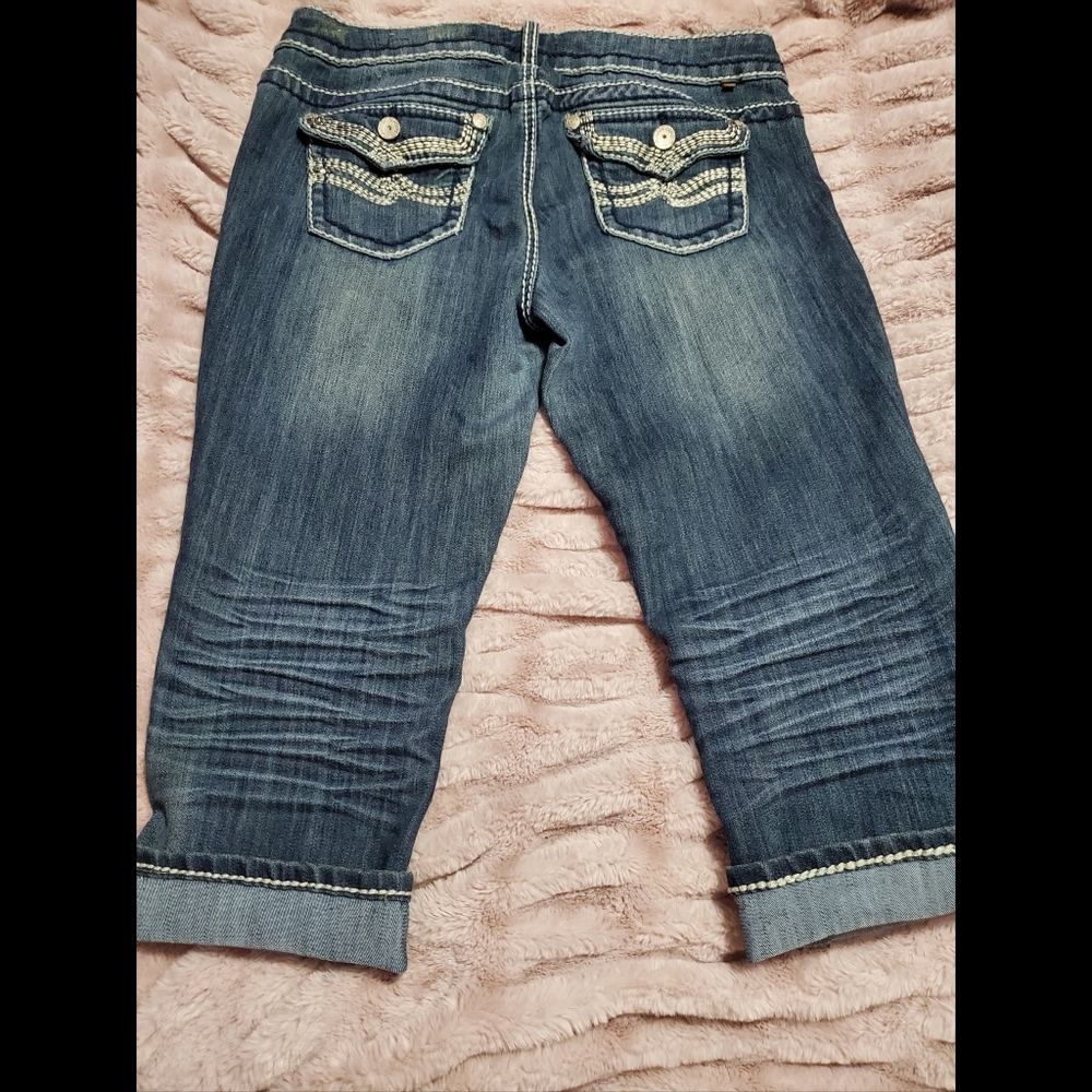 Distressed Jean capris - Picture 3 of 6